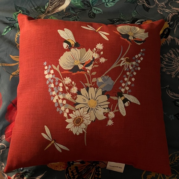 Hampton Bay Red Bee Floral Indoor/Outdoor Accent Pillow - Picture 13 of 16